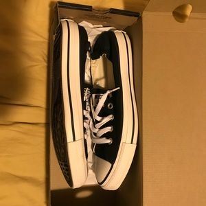 SZ 9 Black Converse All Stars Chuck Taylor
